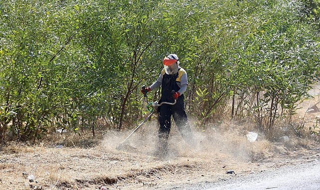 Didim Belediyesi ekipleri ilçenin göz bebeği olan Akbük Mahallesi’nde çalışmalarına ara vermeden devam ediyor. – Haber Şafak
