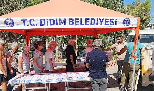 Didim Belediyesi, kendisine ait Akköy Mahallesi’nde yetiştirmiş olduğu ürünleri, vatandaşlara dağıtmaya devam ediyor.- Haber Şafak