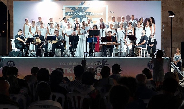 Didim Belediyesi tarafından, Cumhuriyet Kent Meydanı’nda yapılan yaz etkinliklerine Didimli vatandaşlar büyük ilgi gösterdi.- Haber Şafak