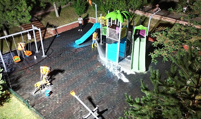 Gündüz Sokaklar Gece Parklar Yıkanıyor- Haber Şafak