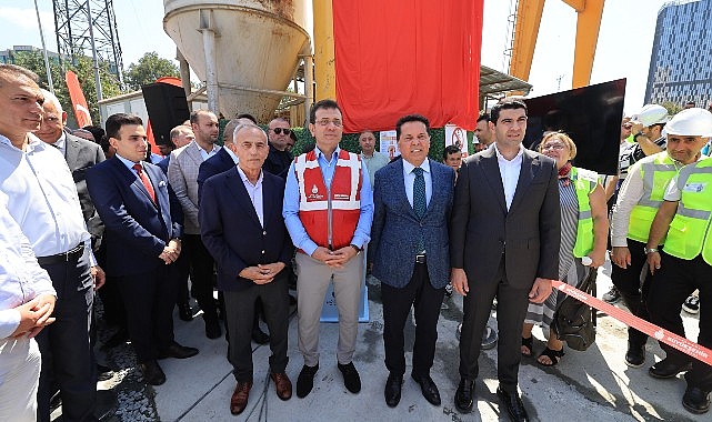 İBB Başkanı Ekrem İmamoğlu, Mahmutbey-Bahçeşehir-Esenyurt Metro Hattı’nda çalışan emekçilerle bir araya gelerek, TBM cihazının ilerlemesine tanıklık etti- Haber Şafak