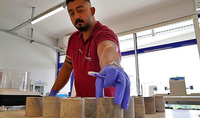 İzmir Büyükşehir Belediyesi’nin 90 deprem hendeğinden aldığı 140 örnek inceleniyor- Haber Şafak