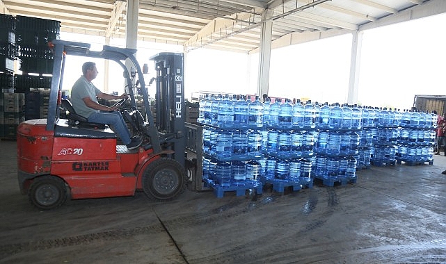 İzmir’de hem fiyatı hem de kalitesiyle yoğun talep gören, İzmir Büyükşehir Belediyesi tarafından üretilen İzmir Su damacanaları Efes Selçuk’a geldi- Haber Şafak