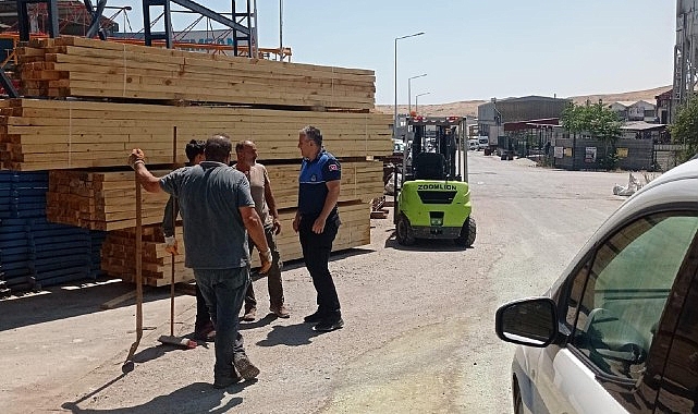 Kahramankazan Belediyesi Zabıta Müdürlüğü ekipleri, ilçede daha düzenli ve güvenli bir ortamın sağlanması için yoğun mesai harcıyor.- Haber Şafak