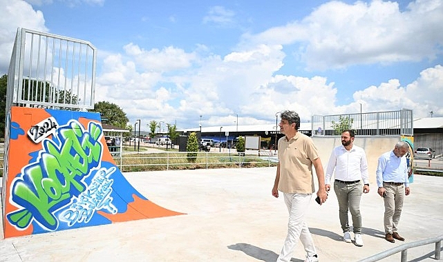 Kartepe Belediye Başkanı Av.M.Mustafa Kocaman, Kocaeli Büyükşehir Belediyesi tarafından yapımı tamamlanan Kartepe Skate Park da incelemede bulundu.- Haber Şafak