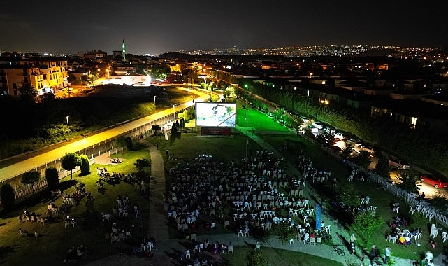 Kartepe Belediyesi açık hava sinemasında bu hafta sonu gösterilen “Can Dostlar” filmi büyük ilgi gördü- Haber Şafak