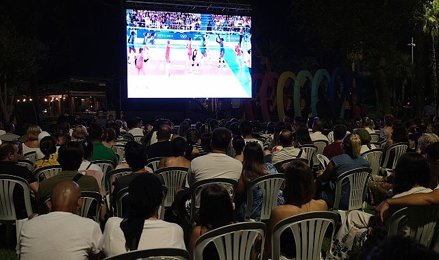 Kemer’de milli maç için dev ekran kuruldu- Haber Şafak