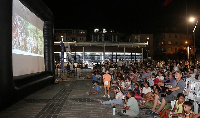 Küçükçekmece’de Açık Hava Sinema Günlerine Yoğun İlgi- Haber Şafak