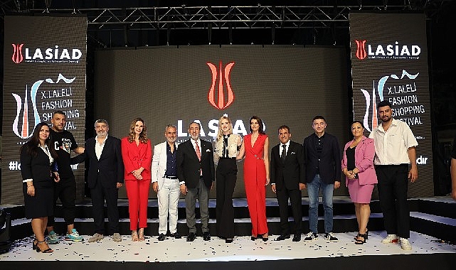 LASİAD’ın Laleli’deki defilesi hayran bıraktı- Haber Şafak