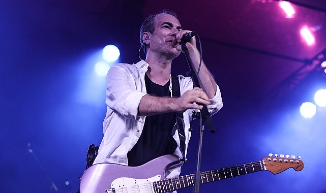 Mor ve Ötesi İstanbul Festivali sahnesini salladı!- Haber Şafak