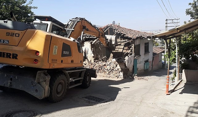 Osmangazi’de bir metruk bina daha yıkıldı- Haber Şafak