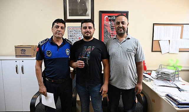 Salihli Belediyesi Çalışanından Örnek Davranış: Bulduğu Cüzdanı Sahibine Ulaştırdı- Haber Şafak