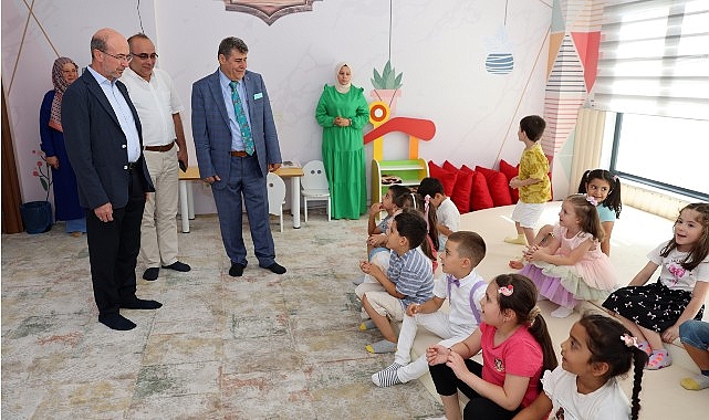 Selçuklu Belediye Başkanı Ahmet Pekyatırmacı, Hatice Hatun Çocuk Mektebi’ni ziyaret ederek burada eğitim alan öğrencilerle bir araya geldi- Haber Şafak