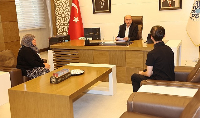 Selçuklu Belediye Başkanı Ahmet Pekyatırmacı, Selçuklu Belediyesi’nin kadim geleneklerinden bir tanesi olan “Halk Günü”  buluşmalarında vatandaşlarla yüz yüze görüşerek onları dinledi.- Haber Şafak