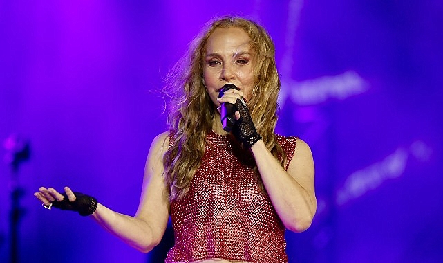 Sertab Erener İstanbul Festivali sahnesinde yeni şarkısı Sen İste’yi ilk kez seslendirdi!- Haber Şafak
