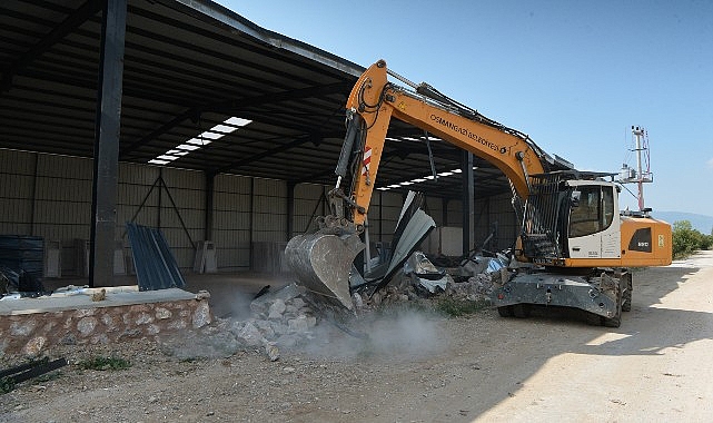 Tarım arazisine inşa edilen kaçak depo yıkıldı- Haber Şafak