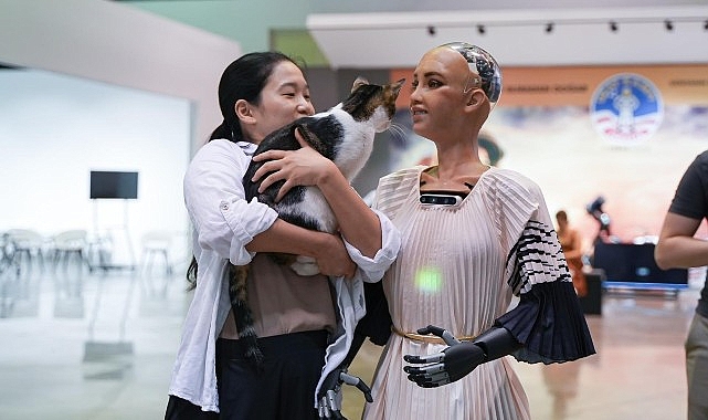 93. İEF’e insansı robot Sophia damga vurdu- Haber Şafak