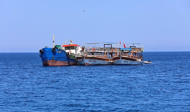 Antalya Büyükşehir Belediyesi’nin atık alım gemisi Adrasan sularında- Haber Şafak