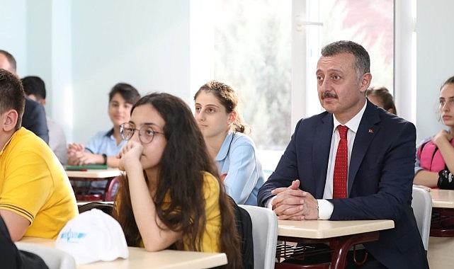 Başkan Büyükakın’dan Kocaelili öğrencilere müjde;  Büyükşehir’den 20 bin öğrenciye eğitim desteği- Haber Şafak