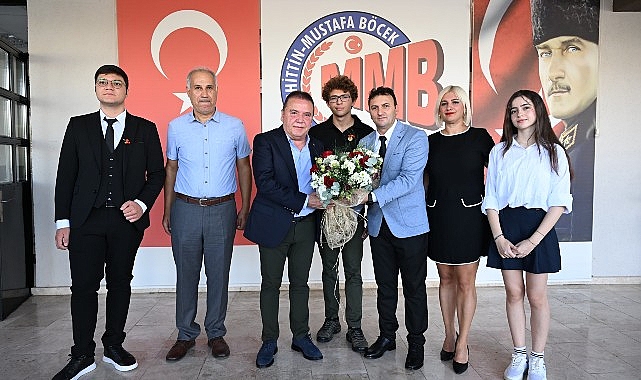 Başkan Muhittin Böcek yeni eğitim-öğretim yılı açılışında öğrencileri yalnız bırakmadı – Haber Şafak
