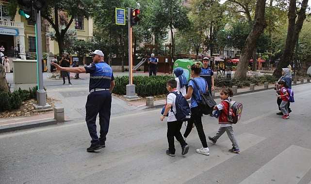 Büyükşehir Zabıtası görevde okul önleri güvende- Haber Şafak
