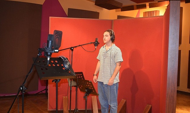 Ege Bölgesinin en büyük kayıt stüdyosu hem öğrencilere hem müzik sektörüne hizmet veriyor- Haber Şafak