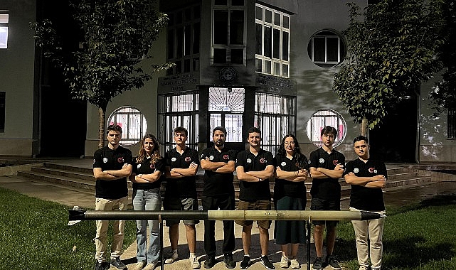 Egeli öğrencilerin tasarladığı roket TEKNOFEST kapsamında başarıyla fırlatıldı- Haber Şafak