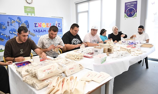 Engelli bireylerden birinci sınıf öğrencileri için sürpriz- Haber Şafak