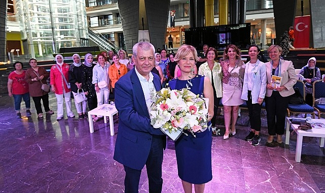 Gazeteci-yazar Tuluhan Tekelioğlu, Osmangazili kadınlarla buluştu- Haber Şafak