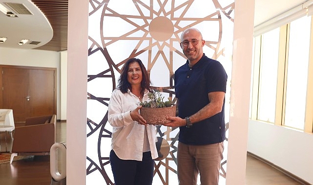 Germencik Belediye Başkanı Burak Zencirci, Aydın Büyükşehir Belediye Başkanı Özlem Çerçioğlu’na nezaket ziyaretinde bulundu.- Haber Şafak