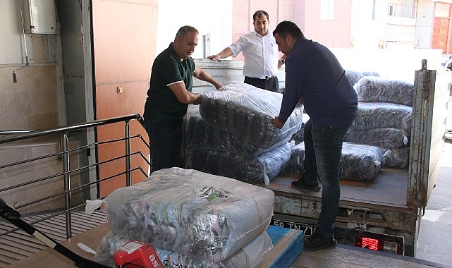 Hemşehrimiz çocuk kıyafeti bağışladı- Haber Şafak