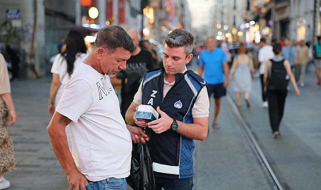 İstanbul Büyükşehir Belediyesi (İBB), İstanbul’un turistik ve tarihi bölgelerinde sahte parfüm satıcılarıyla mücadeleyi sürdürüyor- Haber Şafak