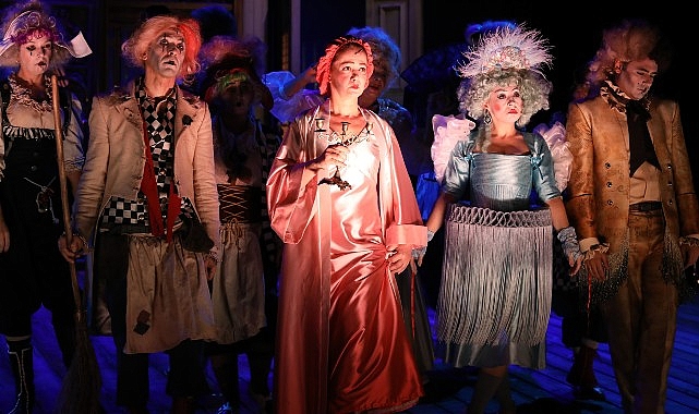 İstanbul Büyükşehir Belediyesi Şehir Tiyatroları, tiyatro sezonunun ilk haftasında 8 oyunla seyirci karşısına çıkıyor.- Haber Şafak