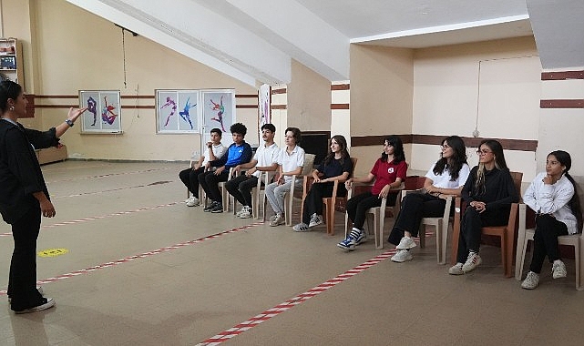 Milas Belediyesi eğitim alanındaki hizmetlerini sürdürüyor. Yeni eğitim-öğretim yılının başlamasıyla birlikte ödev destek ve beceri kurslarına kayıt yaptıran öğrenciler için ders zili çaldı.- Haber Şafak