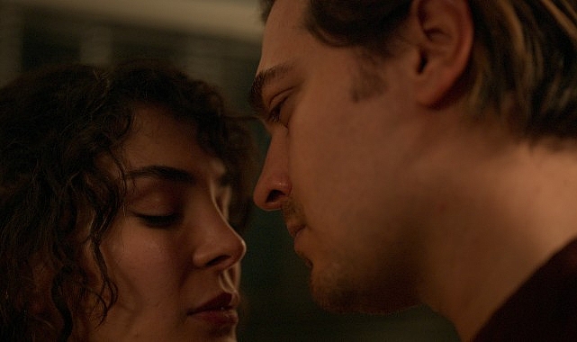 Netflix, başrolünde Çağatay Ulusoy’un yer aldığı “Tam Bir Centilmen” filminin fragmanını paylaştı.- Haber Şafak