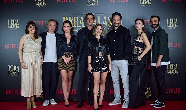 Netflix, “Pera Palas’ta Gece Yarısı” 2. sezon lansmanını ekibin bir araya geldiği özel bir yemekle kutladı.- Haber Şafak