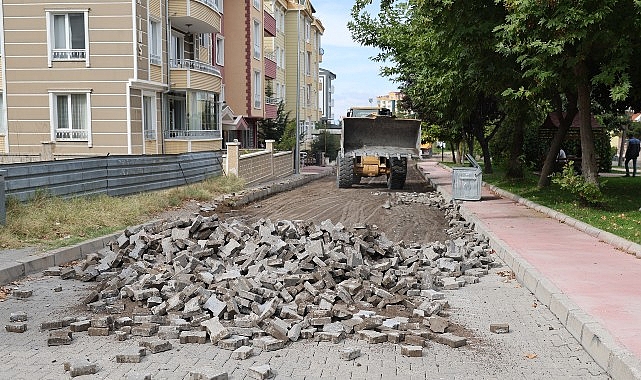 Nevşehir Belediyesi tarafından Güzelyurt Mahallesi’ndeki dört ayrı sokakta yol ve yaya kaldırımı yenileme çalışması başlatıldı.- Haber Şafak