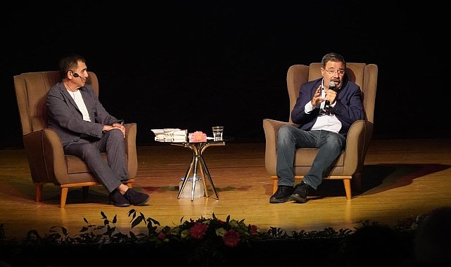 Şair ve yazar Ahmet Ümit İzmirlilerle buluştu- Haber Şafak