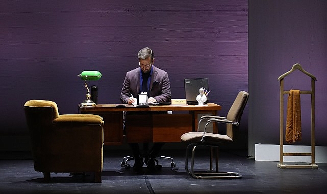 Şehir Tiyatroları sahnelediği 6 oyunuyla seyircisiyle buluştu.- Haber Şafak