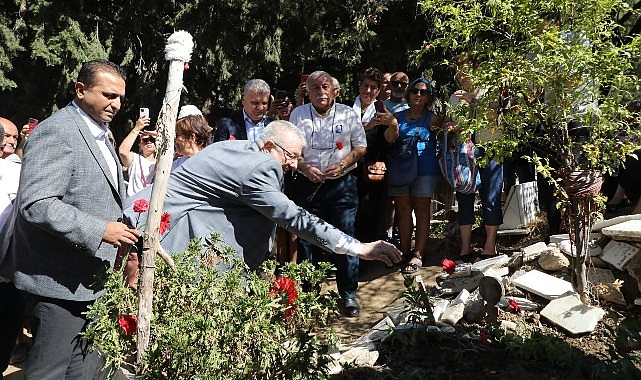 Tuncel Kurtiz, Edremit’te ki mezarı başında anıldı- Haber Şafak