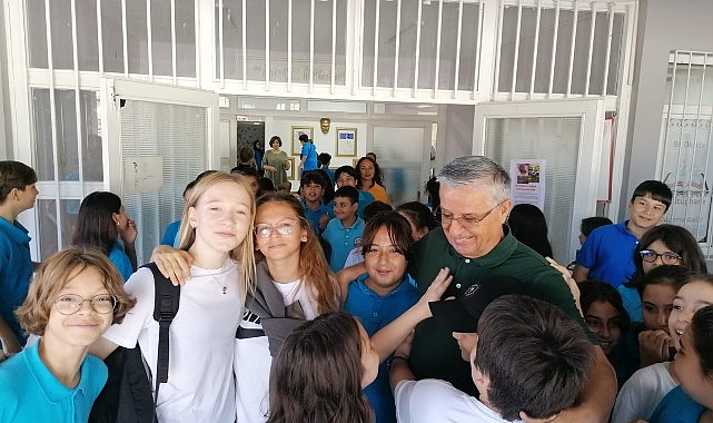 Başkan Topaloğlu öğrencilerle voleybol oynadı- Haber Şafak