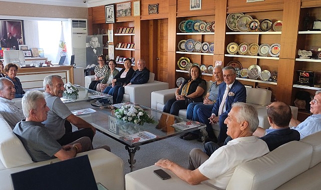 Başkan Topaloğlu’na okul arkadaşlarından ziyaret- Haber Şafak