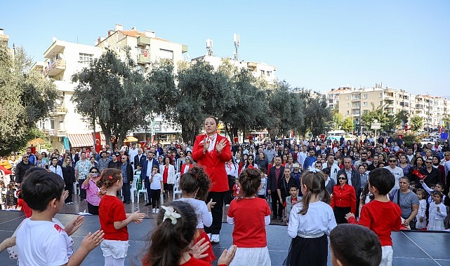 Buca Belediye Başkanı Görkem Duman, çocukların bayram sevincine ortak oldu- Haber Şafak