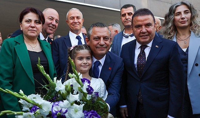 CHP Genel Başkanı Özgür Özel Antalya Büyükşehir Belediyesi’ni ziyaret etti- Haber Şafak