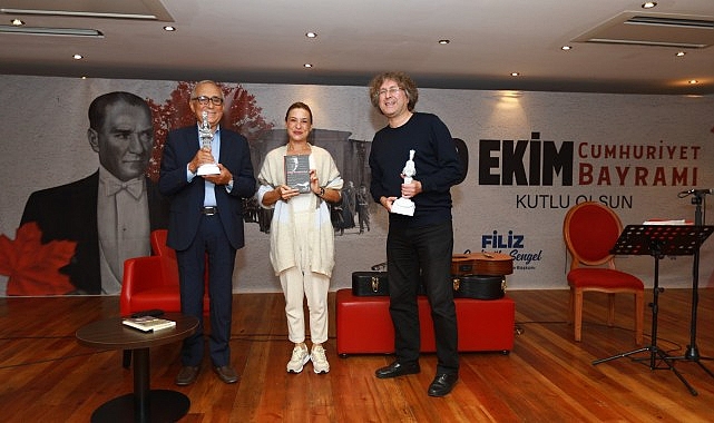 “Cumhuriyet’in Aydınlığı” mısralarla melodileri buluşturdu- Haber Şafak