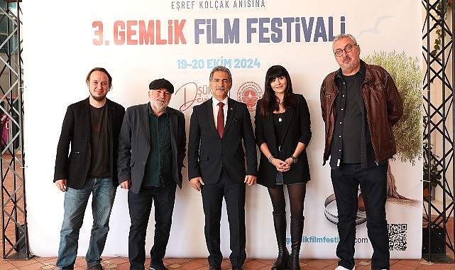 Festivalin açılış konuşmasını Gemlik Belediye Başkanı Şükrü Deviren yaptı.- Haber Şafak