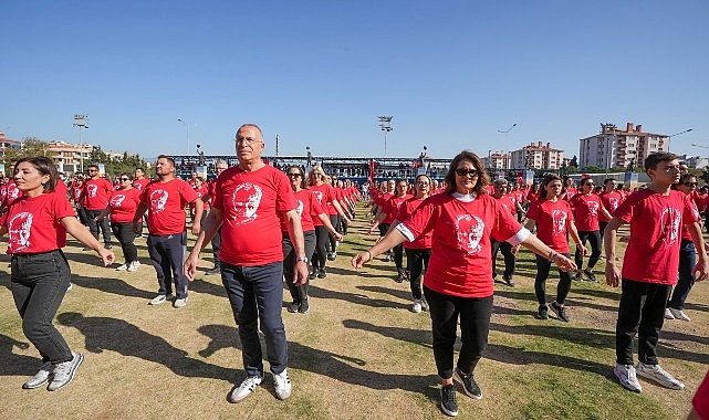 Gaziemir’de 750 kişi Cumhuriyet için harmandalı oynadı- Haber Şafak
