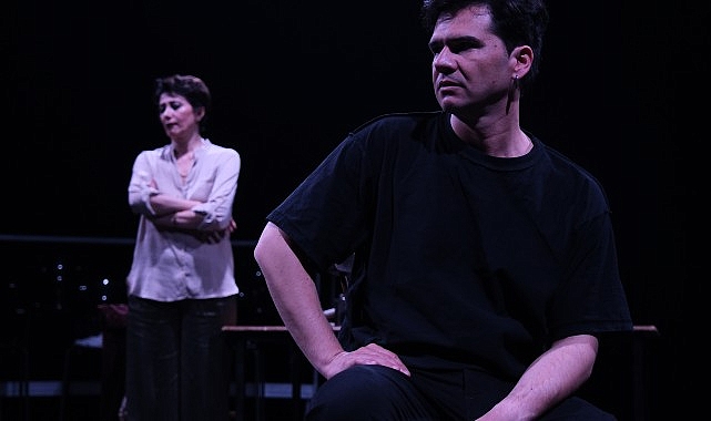 Genç Bir Oyuncu ve Otoriter Bir Yönetmenin Hikâyesi “İkinci Perdenin Başı” Seyirciyle Buluşuyor- Haber Şafak