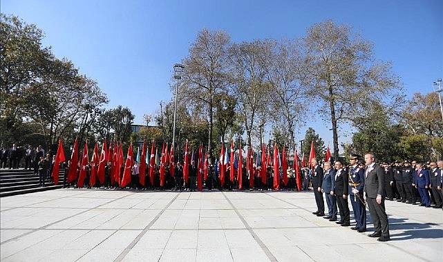 İnegöl’de Cumhuriyet Bayramı Coşkusu Çelenk Töreniyle Başladı- Haber Şafak