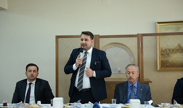Kahramankazan Belediye Başkanı Selim Çırpanoğlu, 19 Ekim Muhtarlar Günü kapsamında mahalle muhtarları ile bir araya geldi.- Haber Şafak